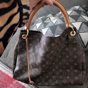 Louis Vuitton artsy mm